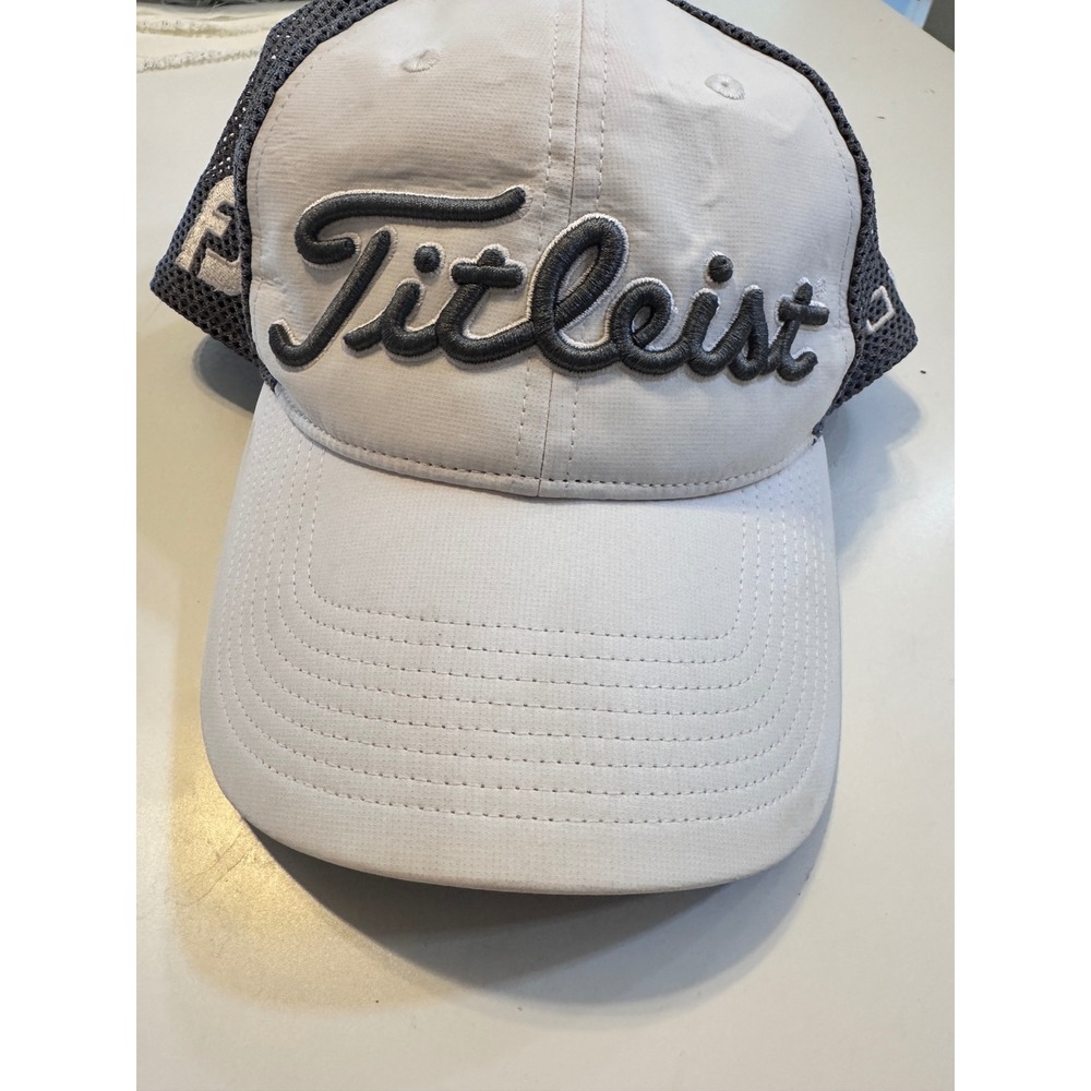 Titleist Mens Golf Trucker Hat White Grey Mesh Snapback Adjustable Script Logo